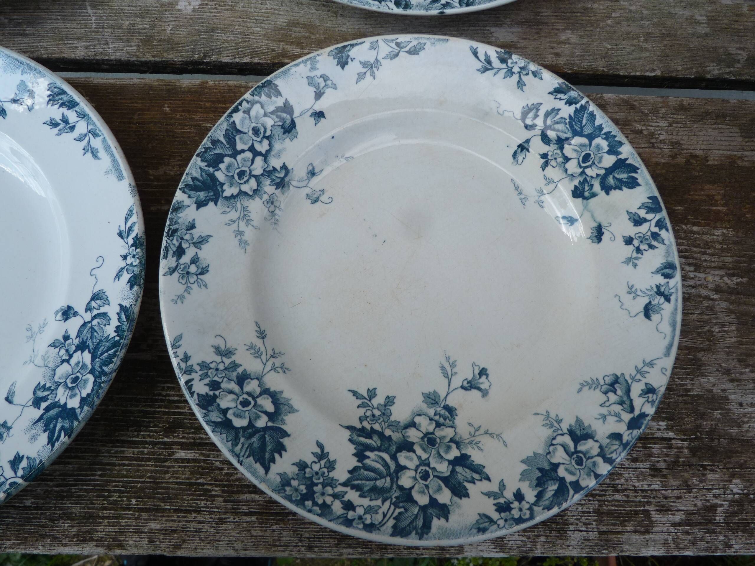 Set of 4 Saint Amand Hamage Marie Louise service plates with b motifs