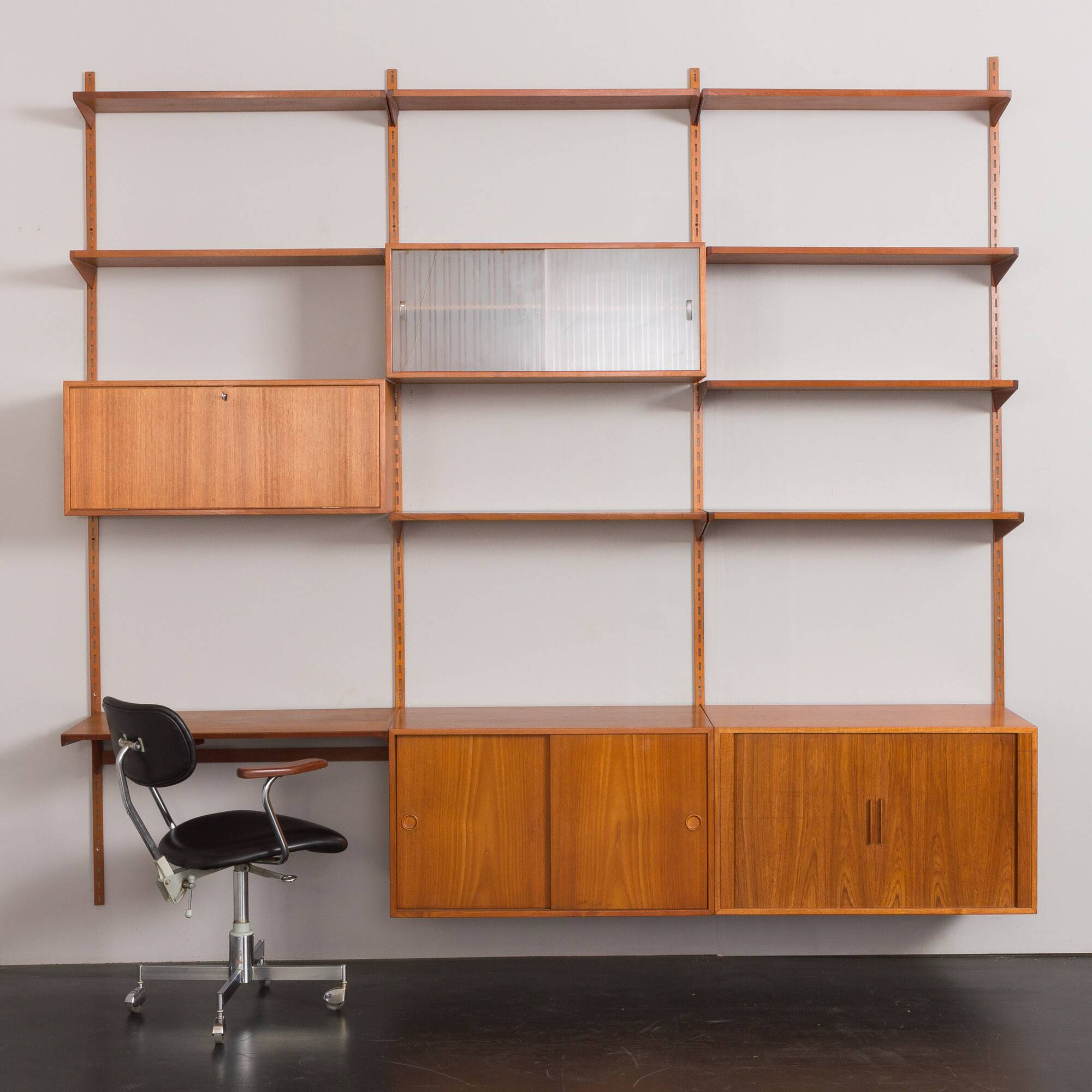 Bibliothèque modulaire à 3 baies Kai Kristiansen en teck avec armoire à porte tambour et étagère de bureau, De