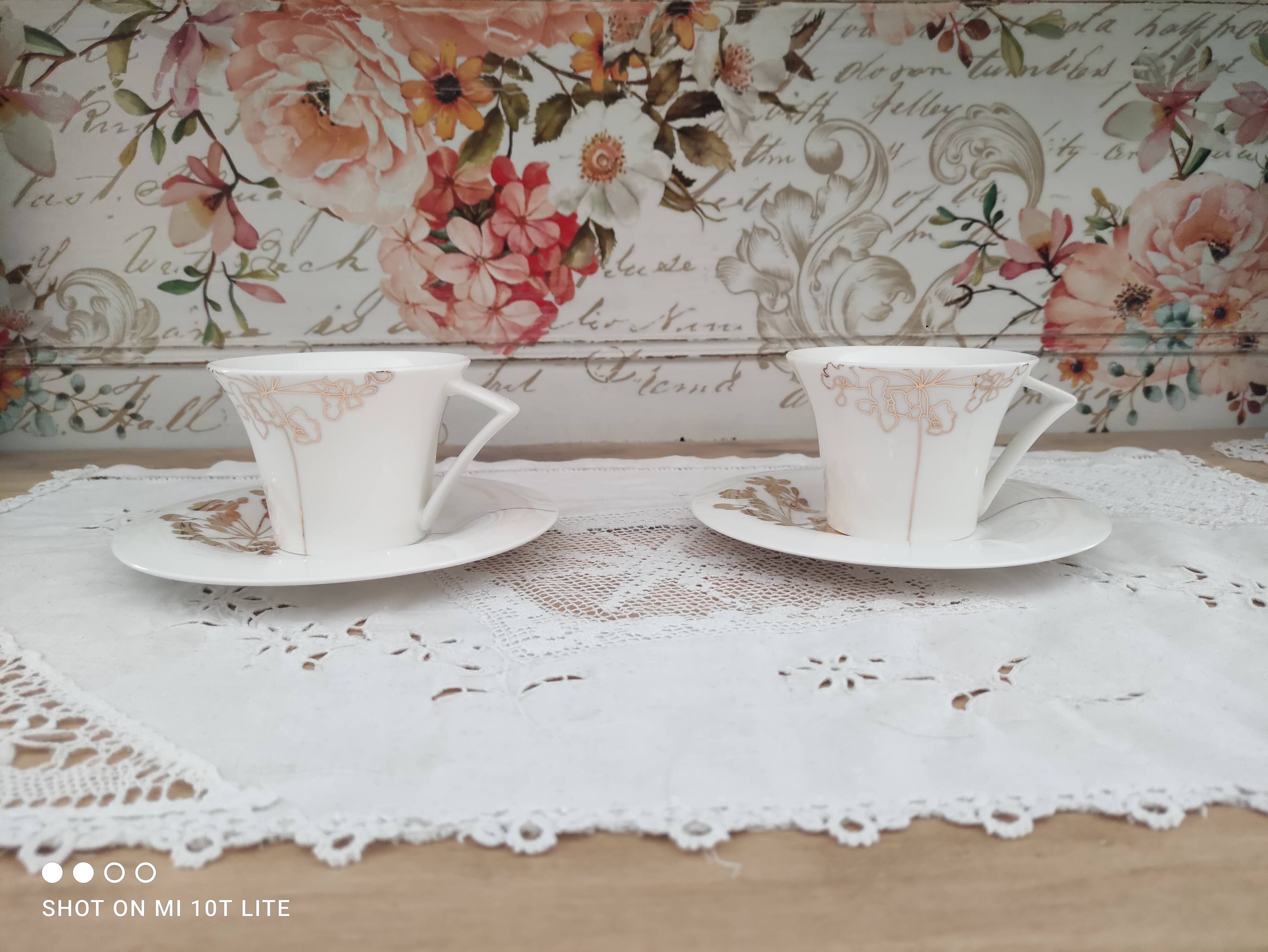 Tête à tête pour thé ou café long en porcelaine blanche décor floral doré