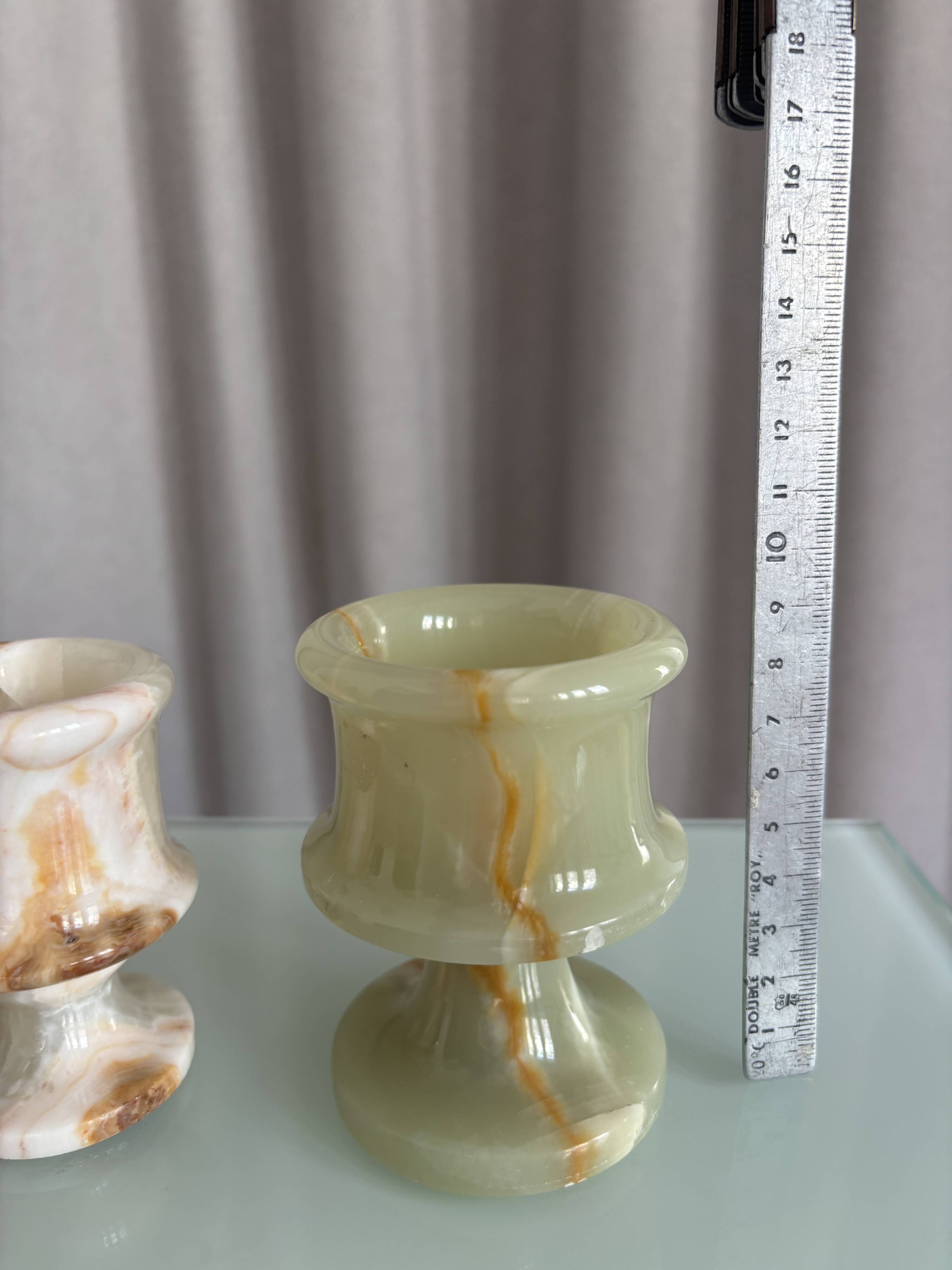 3 vases en onyx sculptées à la main
