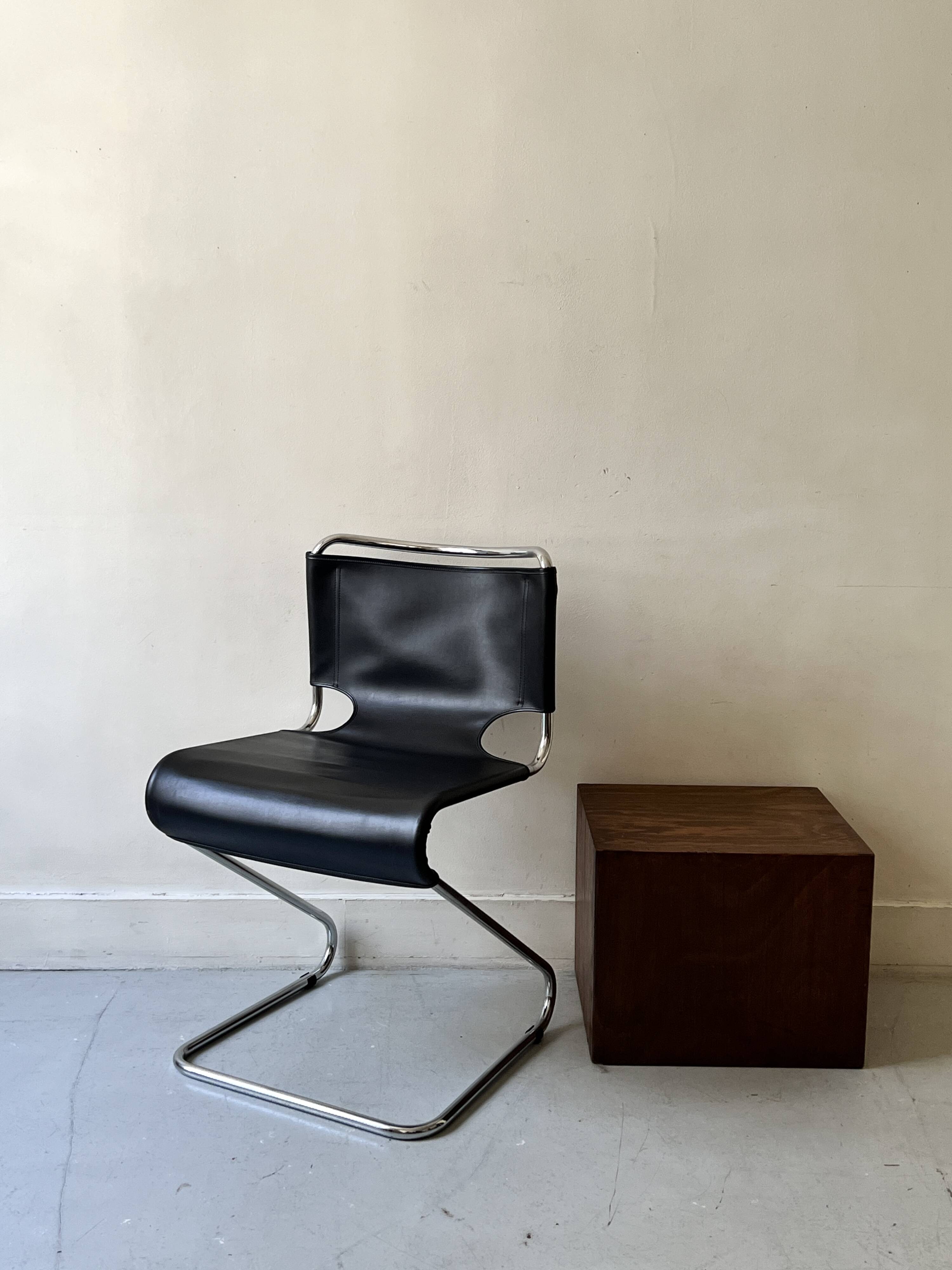 Chaise en métal tubulaire et cuir par Olivier Mourgue, France 1960-70