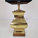 Paire de lampes de table de style Régence avec abat-jour noirs – Base en laiton et bois