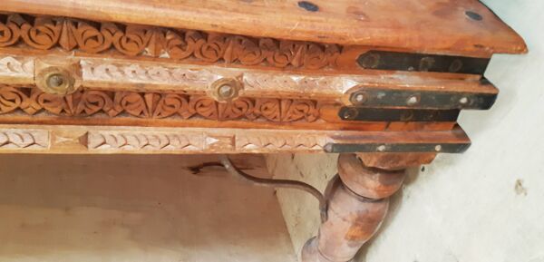 Grande table indienne