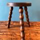 Tabouret tripode en bois