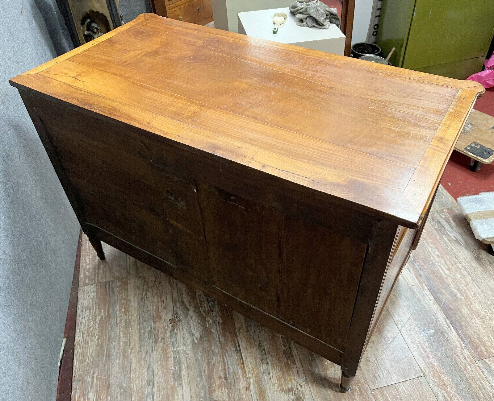 Louis XVI period Grenobloise chest of drawers in marquetry around 1760 opening on the front with 4 out of 3 drawers