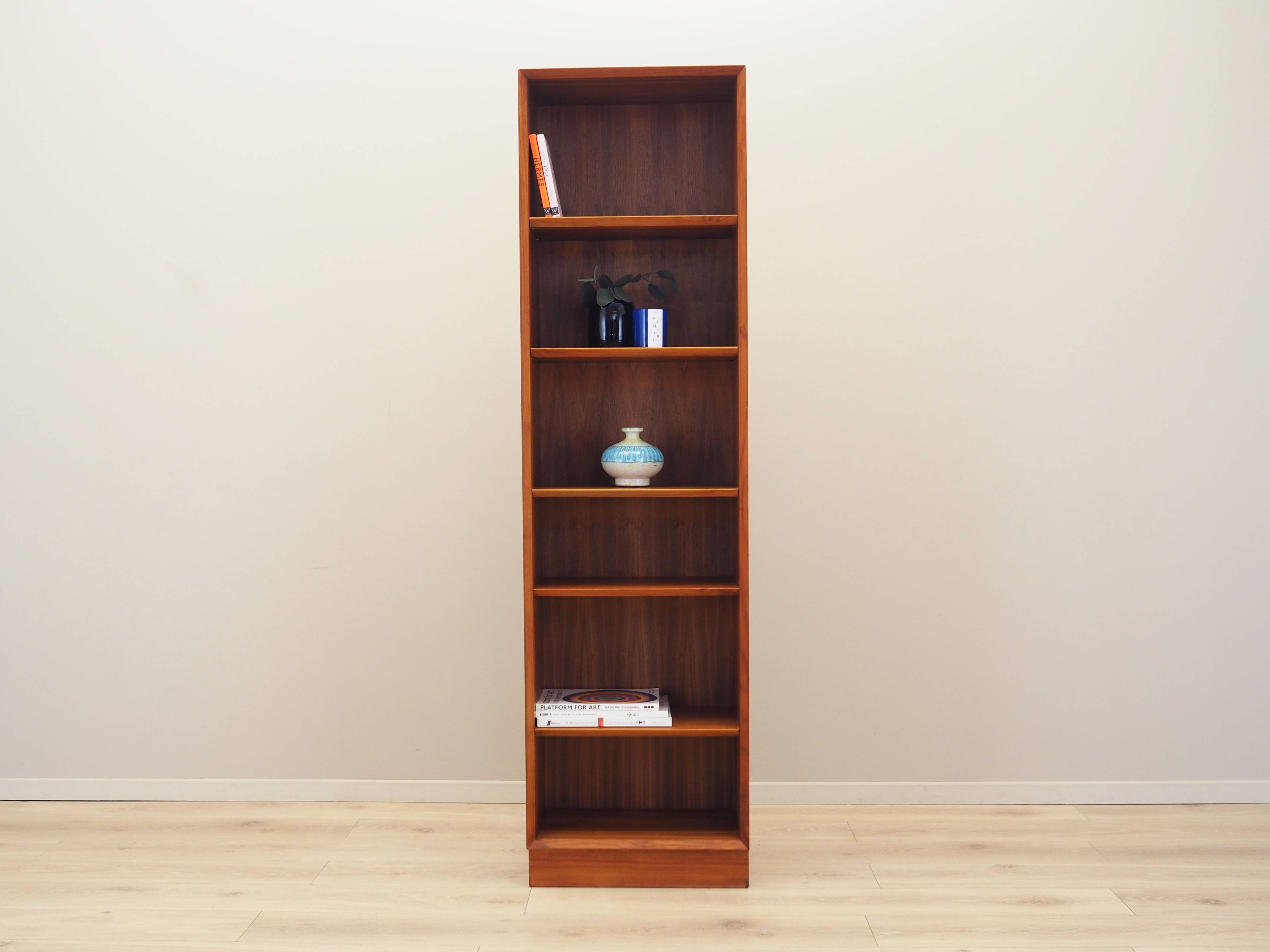 Danish teak bookcase by Hundevad, 1970s