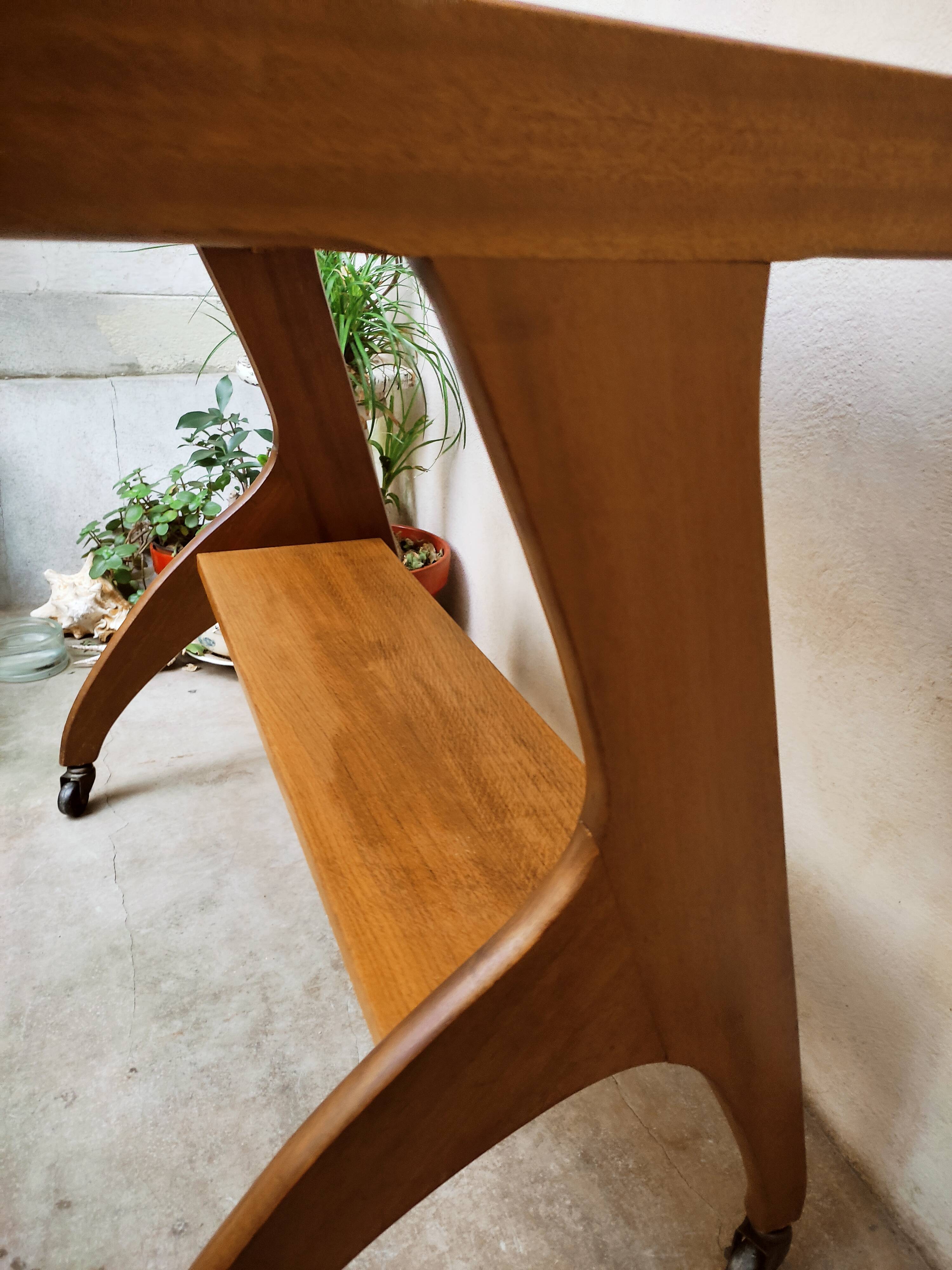 Scandinavian desktop or console