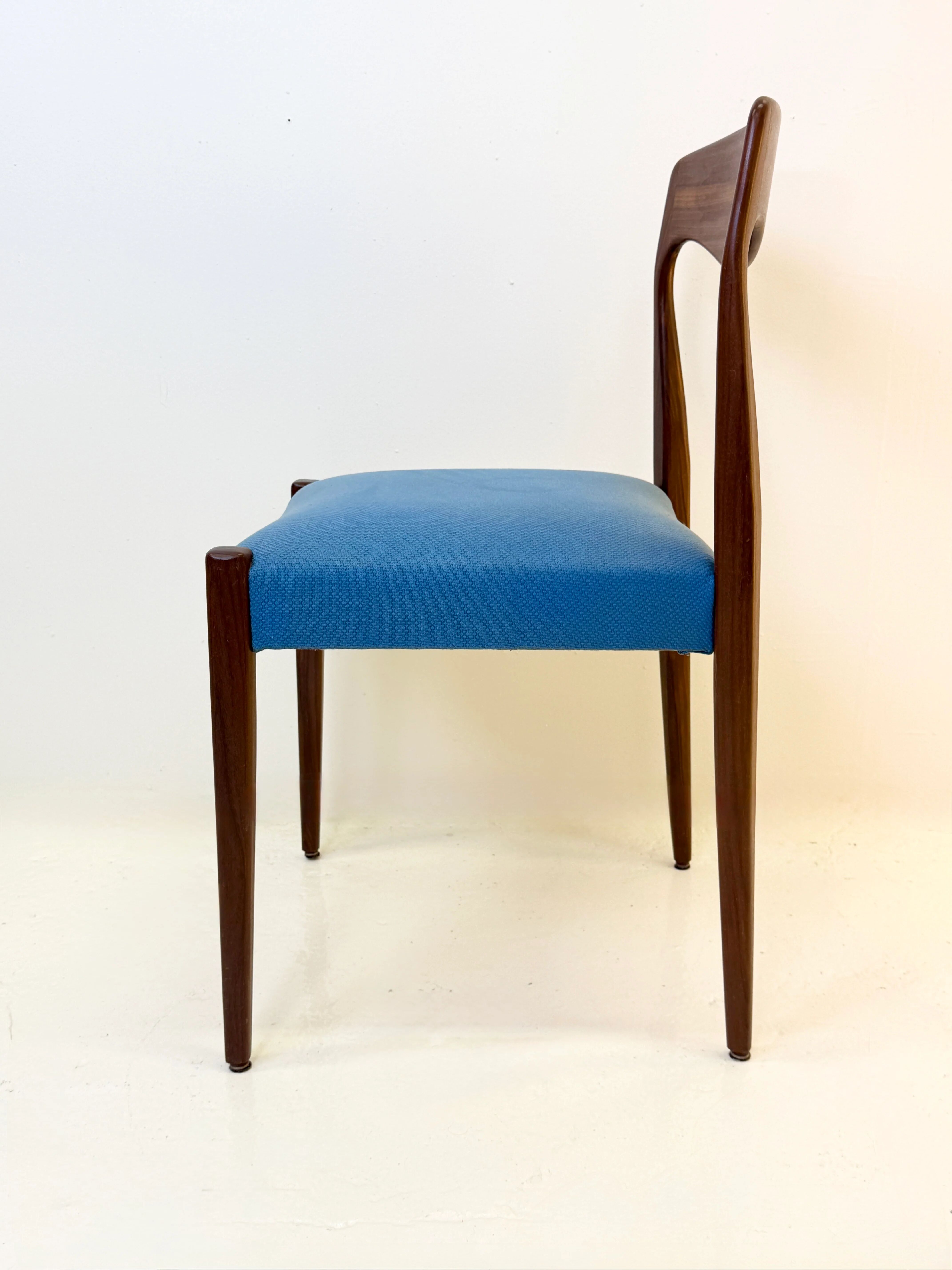 Suite de 4 chaises scandinaves, 1960s
