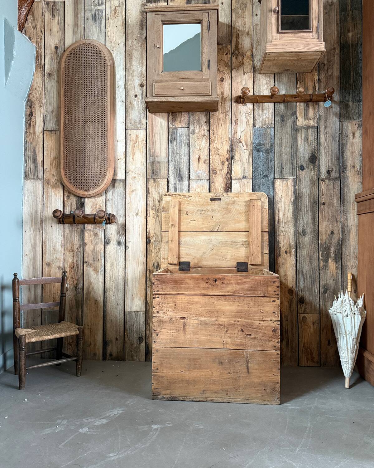 Old raw wood chest (renovated)