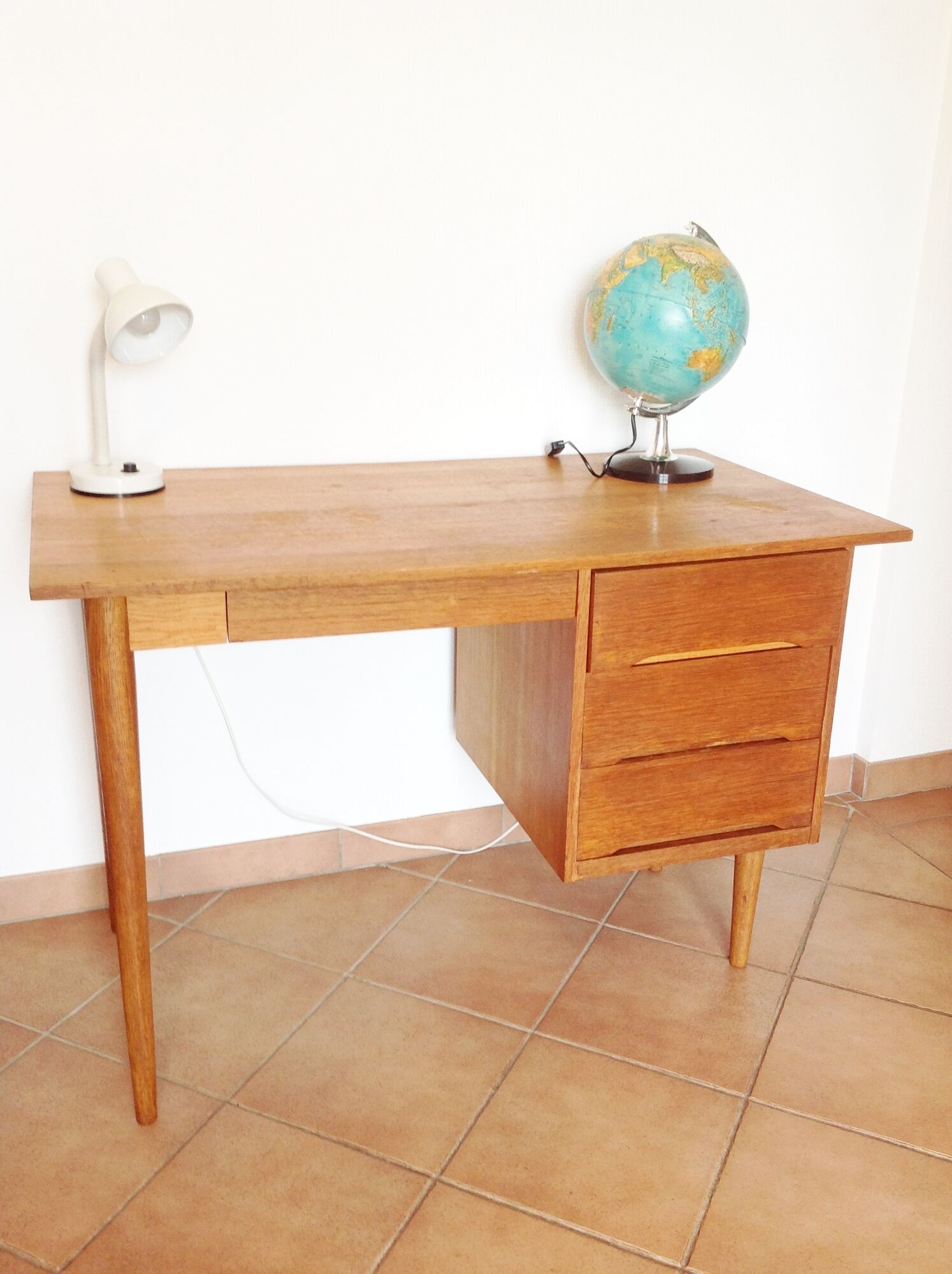Scandinavian-style verni chene desk / vintage 60s