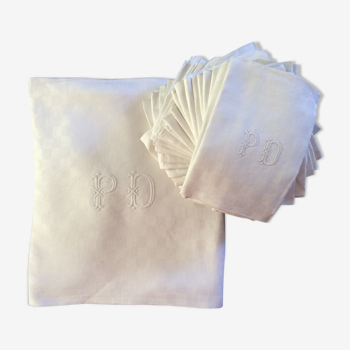 Nappe damassée monogrammée et ses 24 serviettes