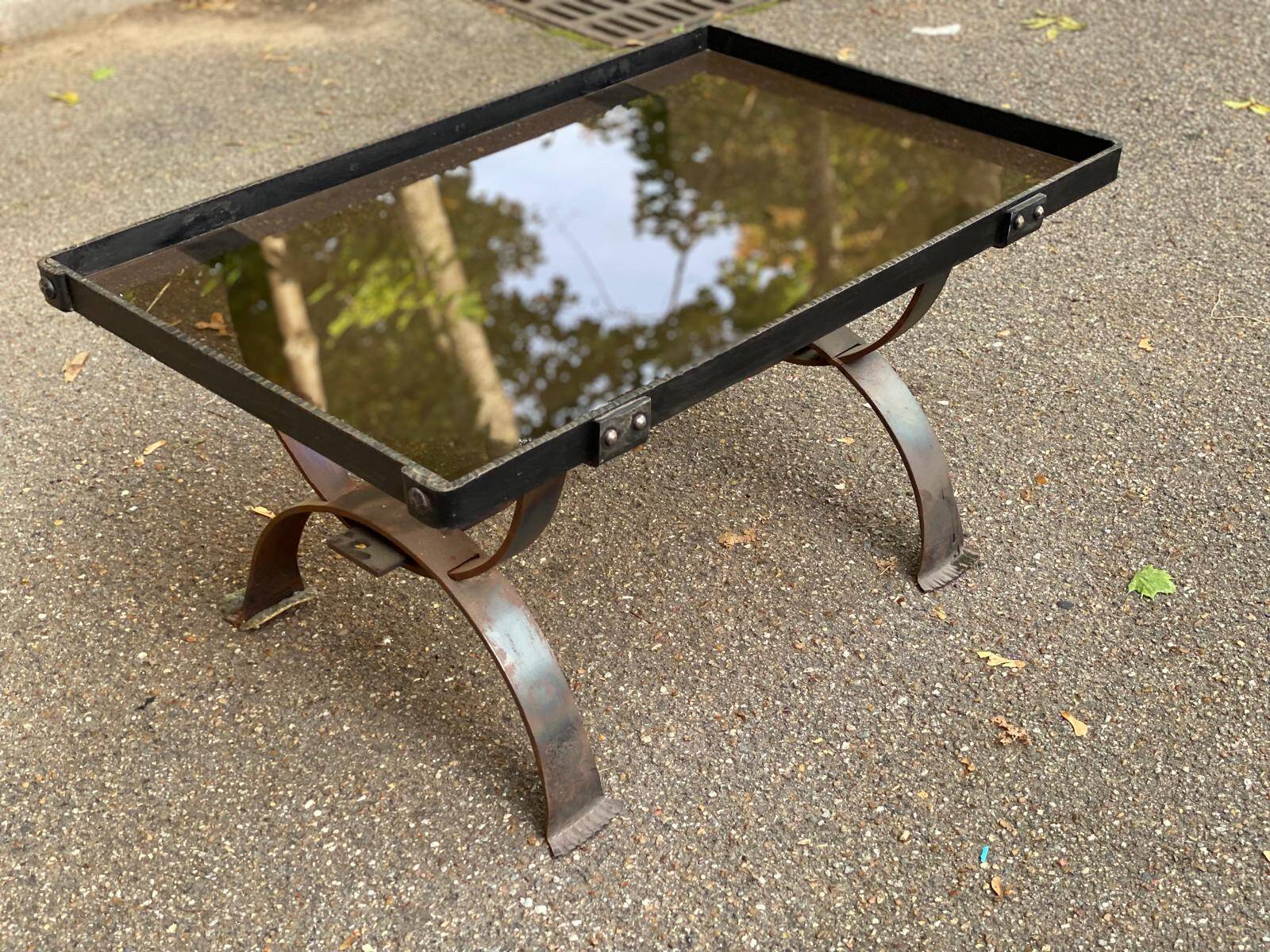 Table basse vintage en fer forgé et verre