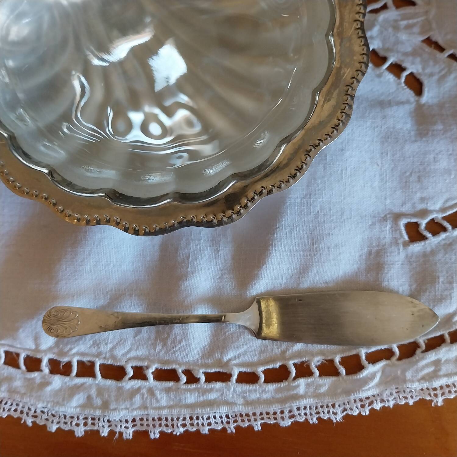 Scallop shell butter dish in silver metal made in England