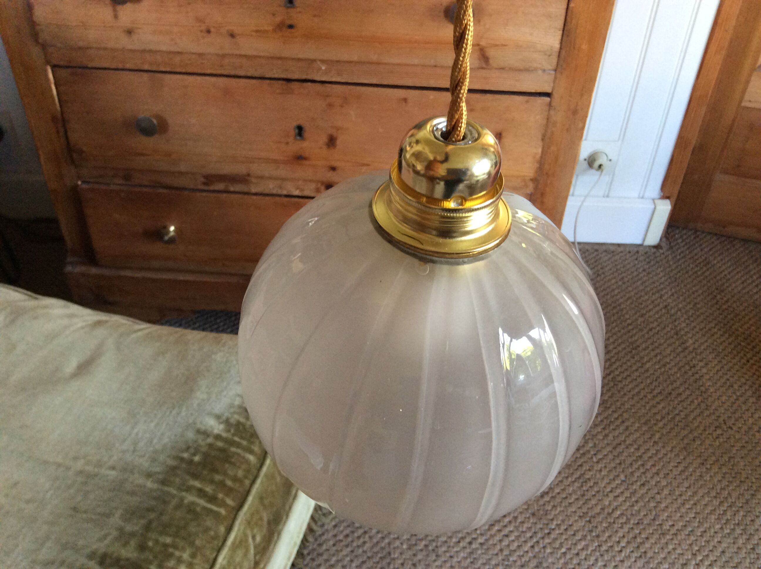 Glass ball suspension