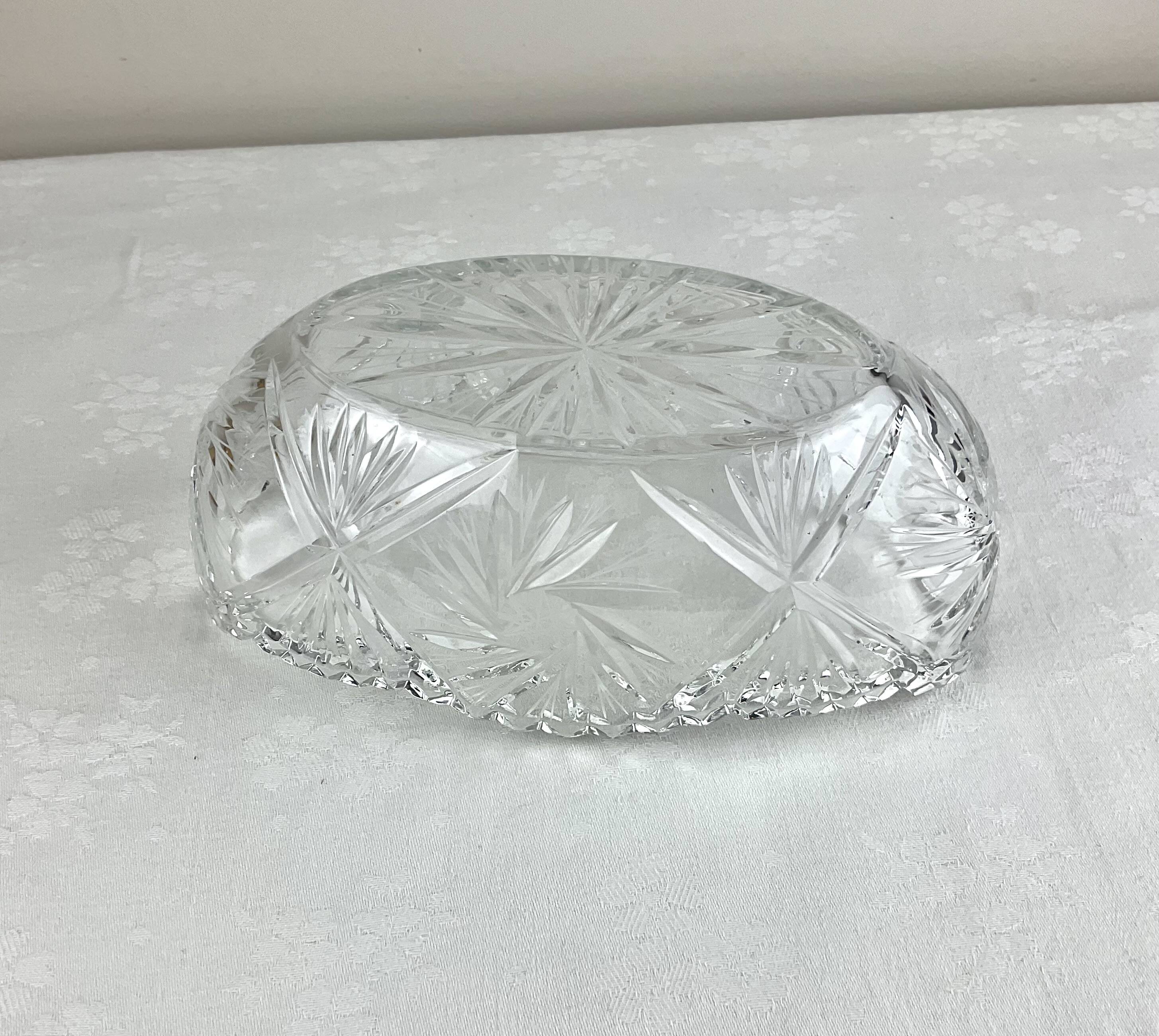 Oval glass bowl, empty pockets