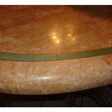 Table ovoide en travertin rose et vert vers 1975