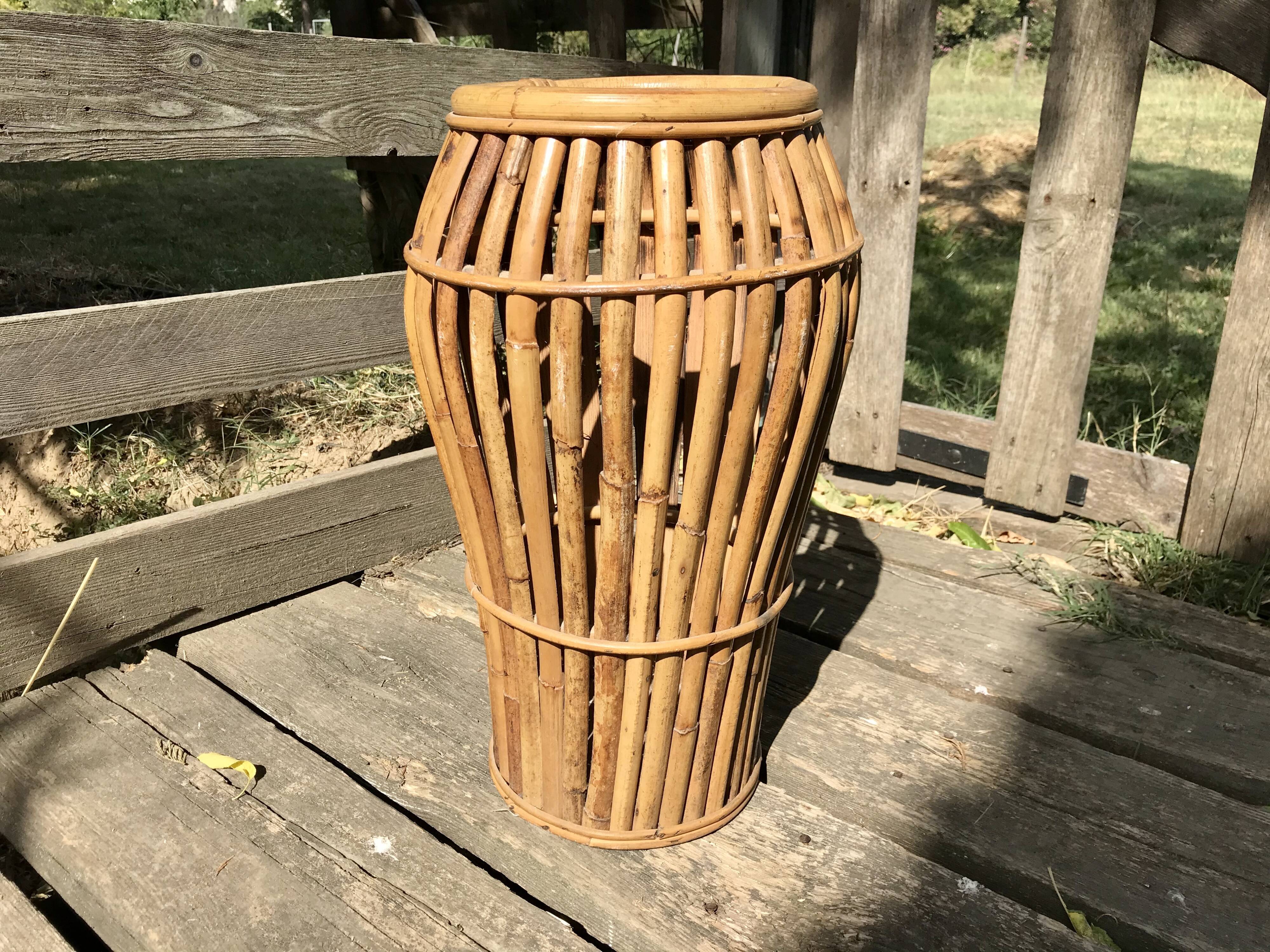 Rattan umbrella door