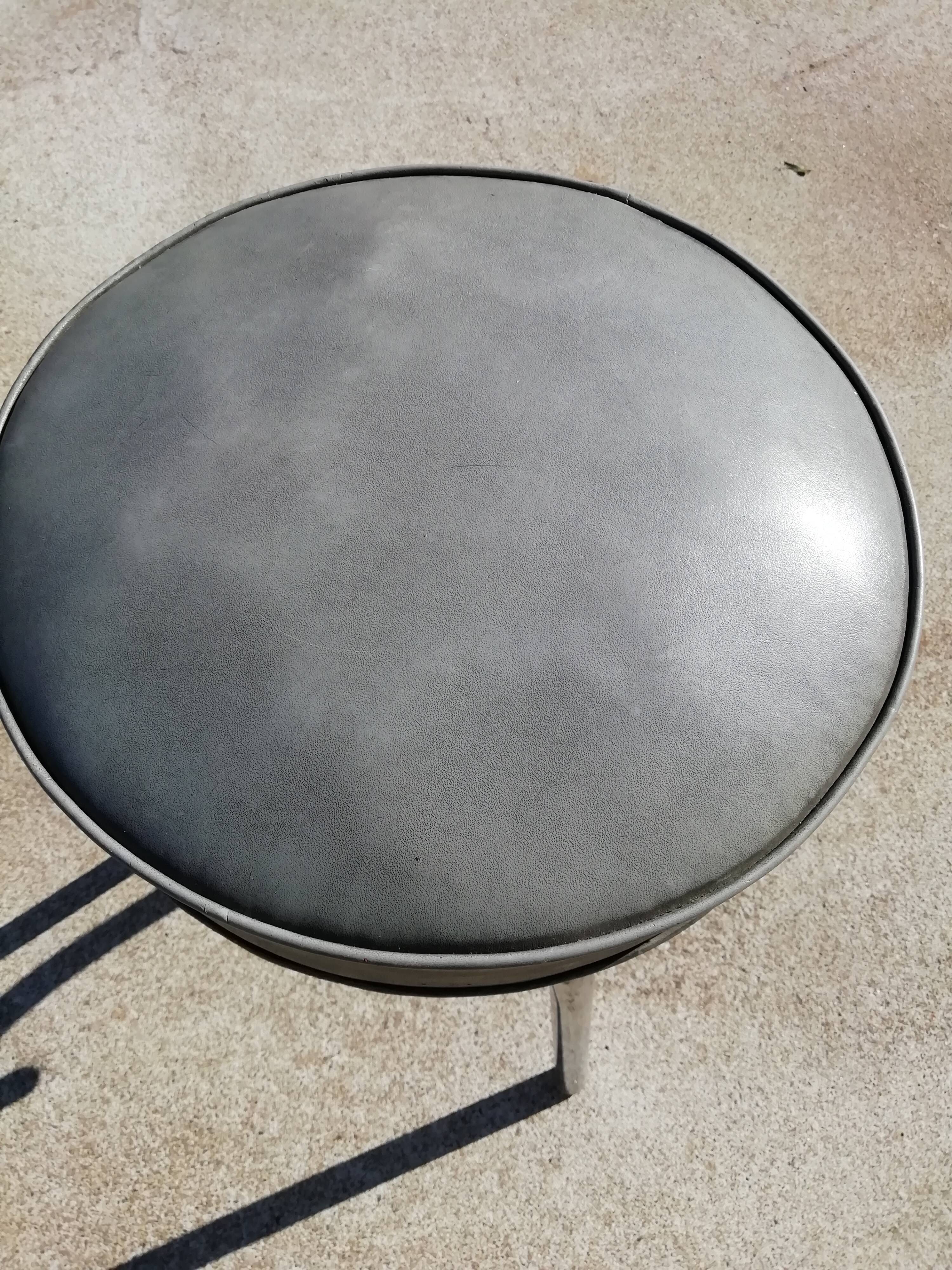 Tripod industrial stool