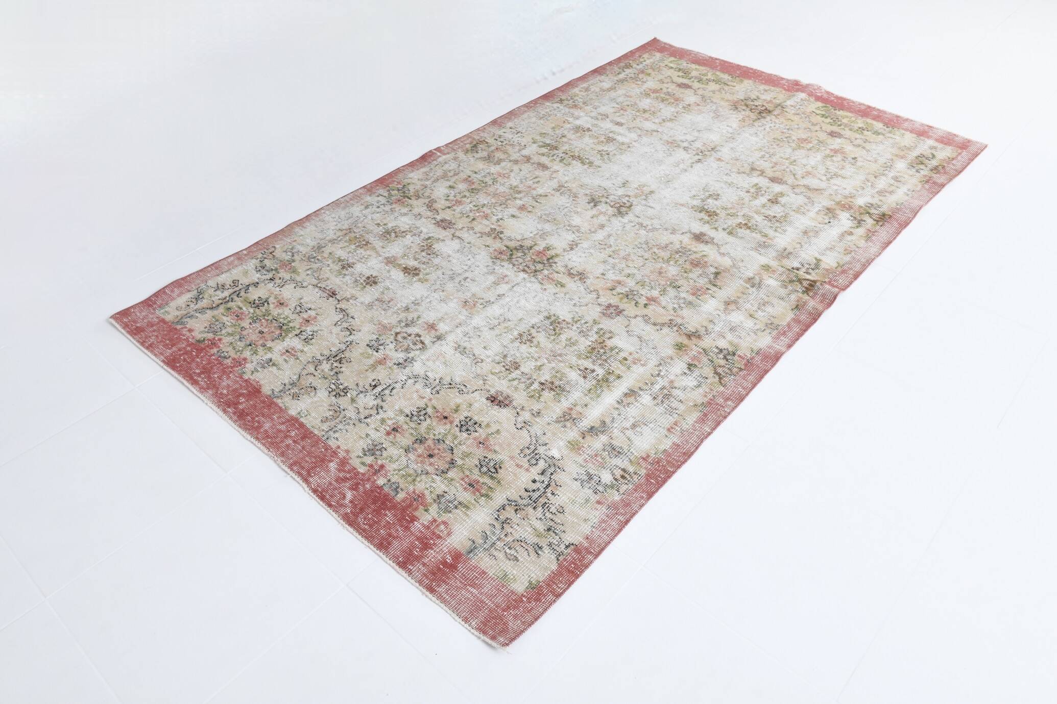 5x8 Pale Red & Cream Floral Pattern Vintage Rug, 144x250Cm