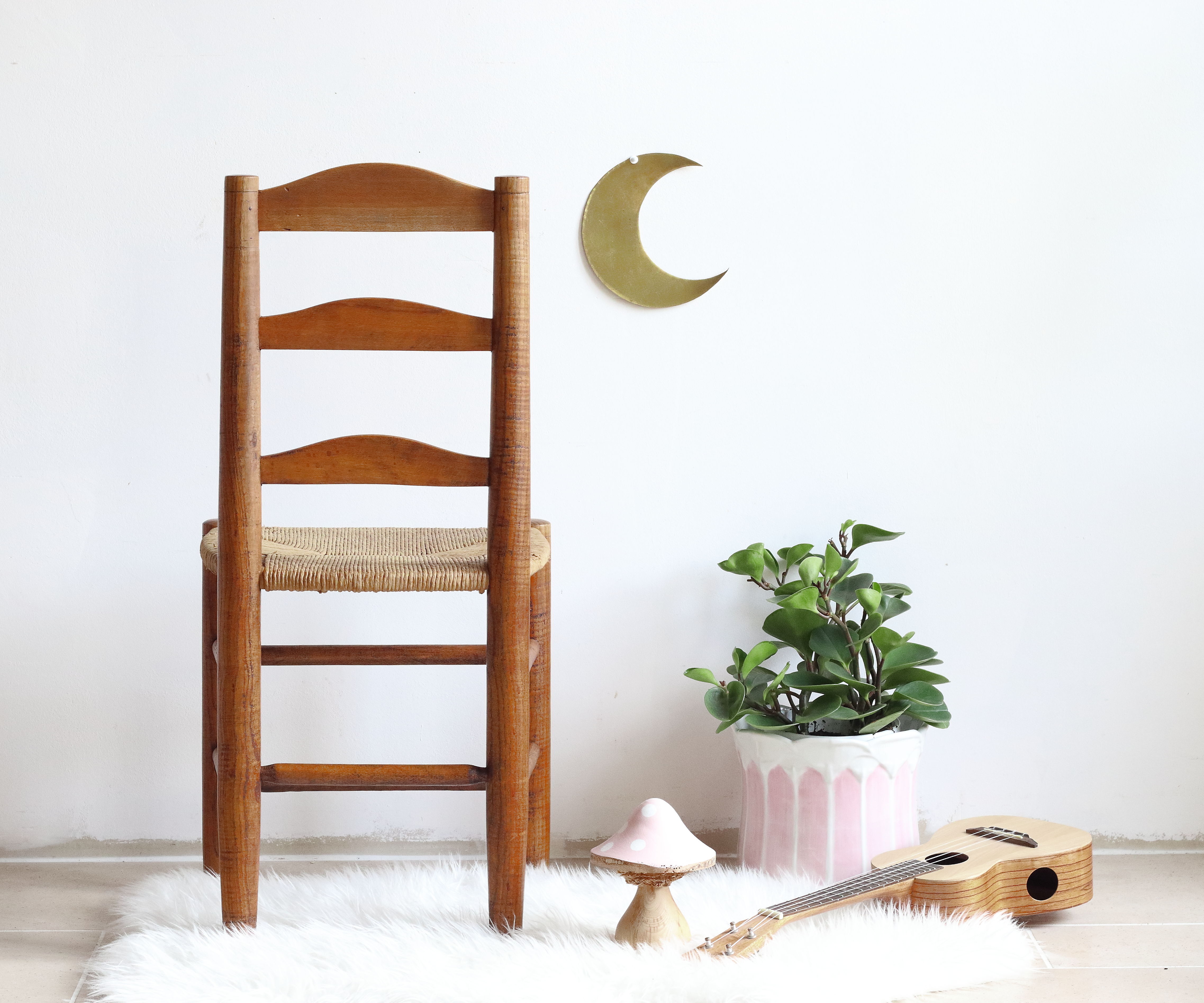 Set of six 1950s chairs in solid wood and straw