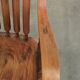 Chaise de bureau charmante avec de belles sculptures en bois du début du 20e siècle.