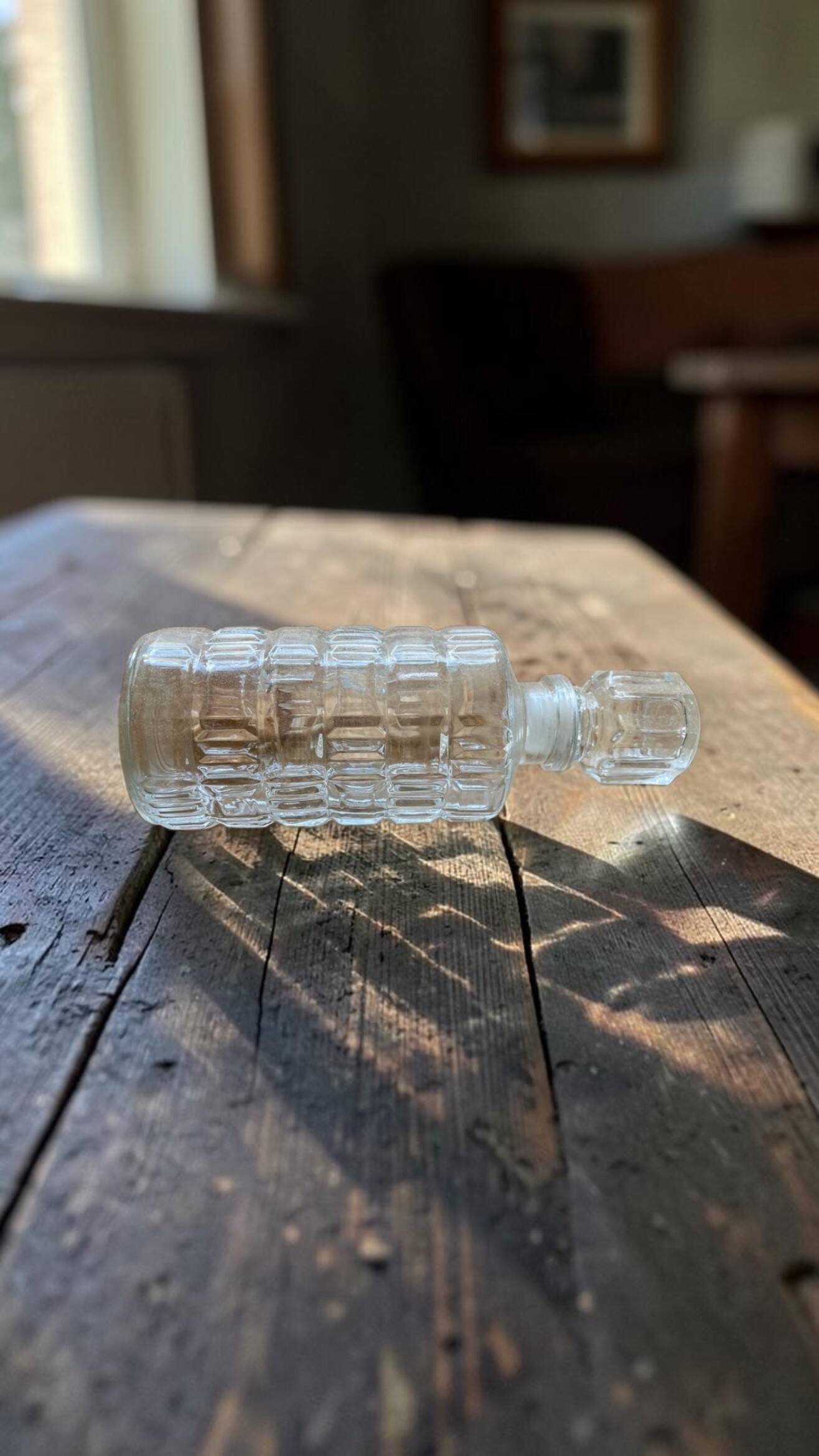 Bottle flask carafe with thick cut glass stopper