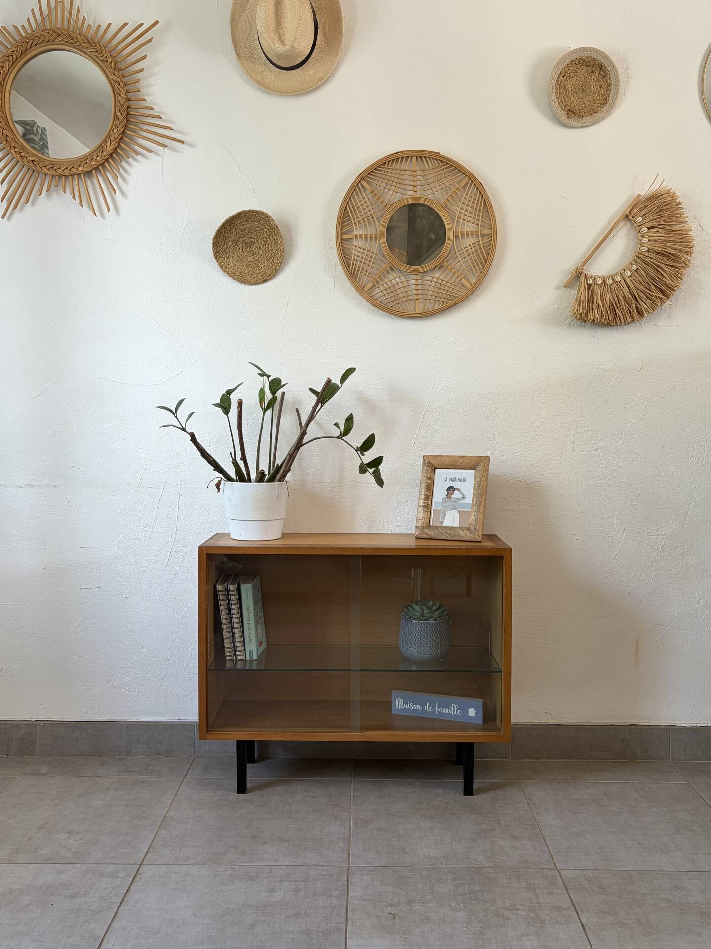 Charming display cabinet / vintage TV unit from the 1960s.