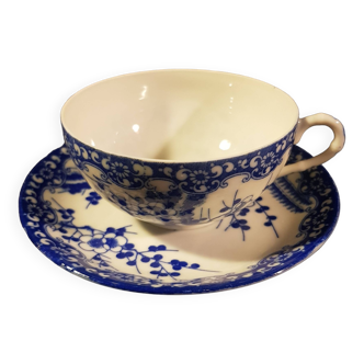 Tasse et soucoupe en porcelaine fine