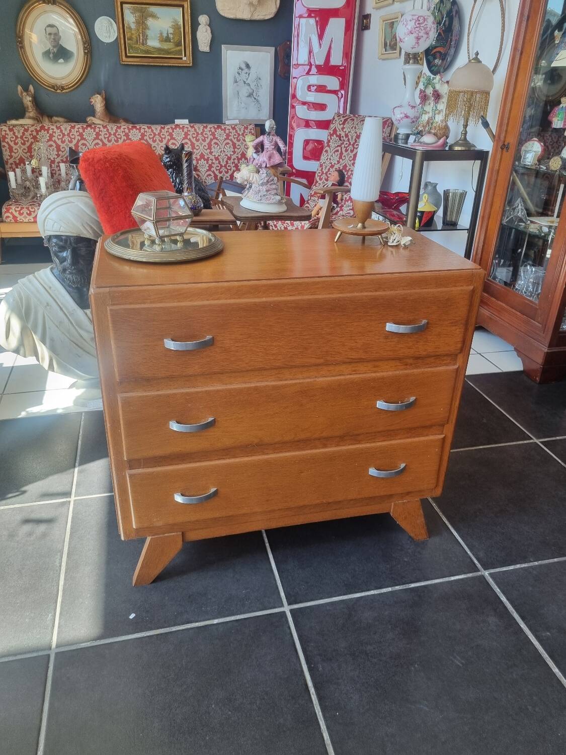 Commode vintage pied compas