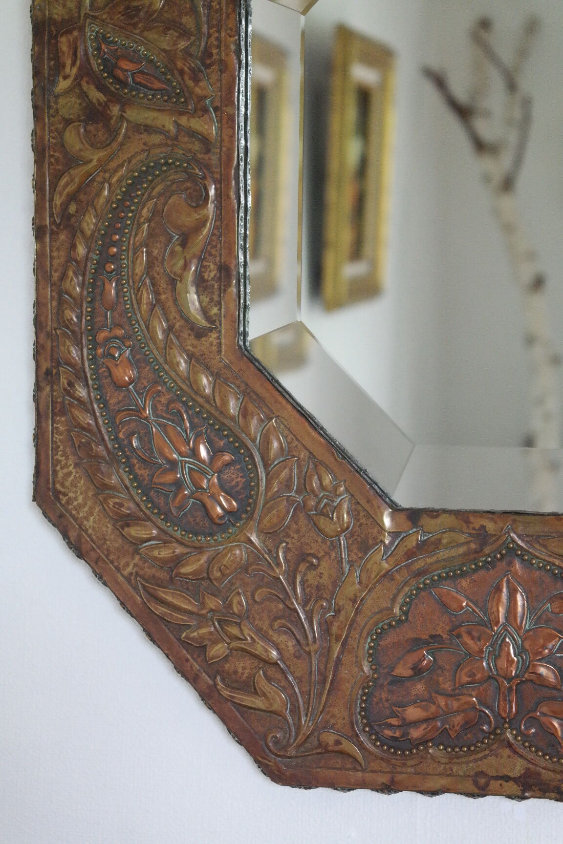 Antique bevelled artisanal mirror in repoussé copper - 54x45cm