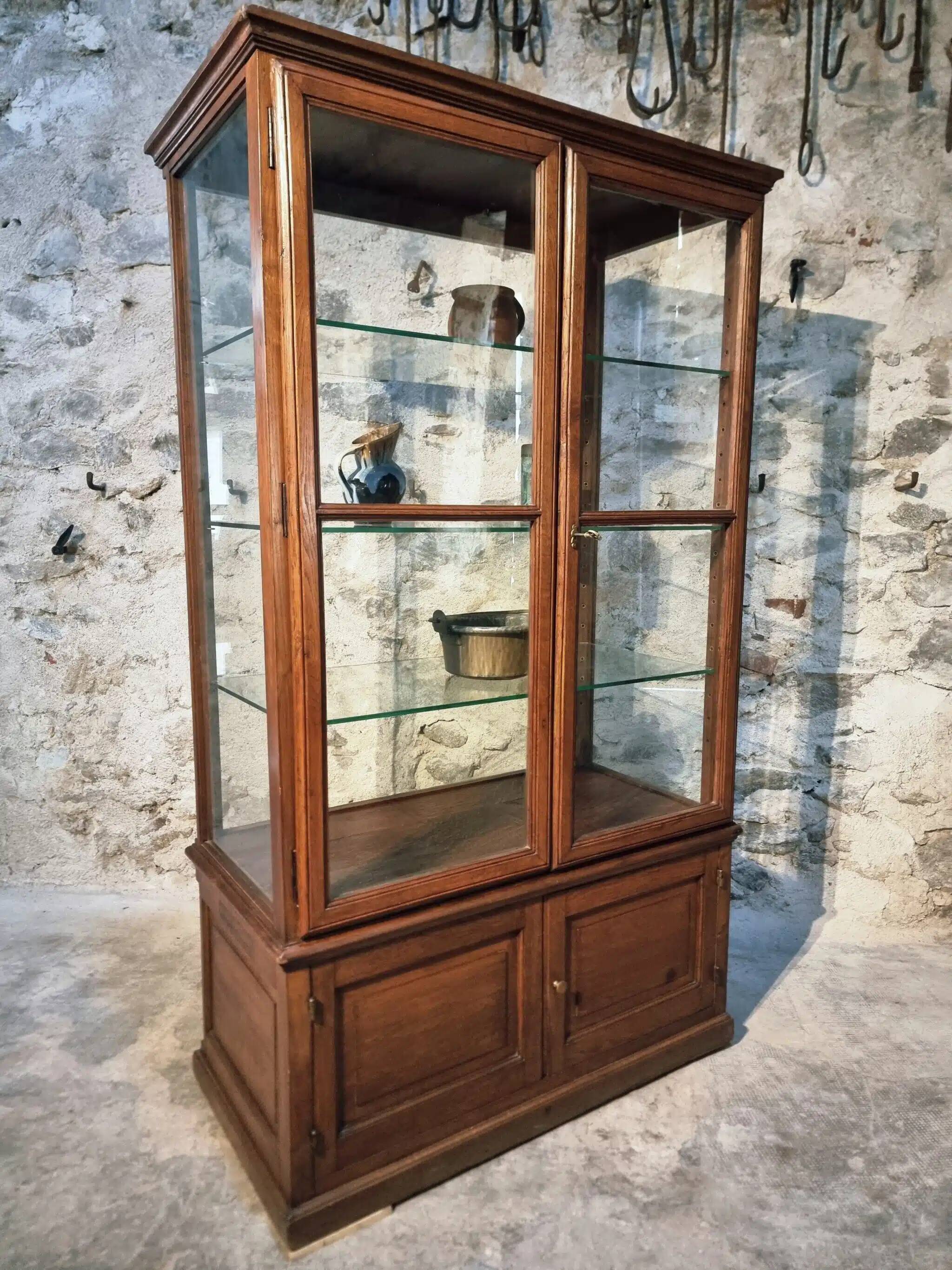 Vitrine ancienne en chêne français – Vitrine de musée d’un château de Bourgogne – vers 1900