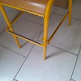 Chaise haute d'école vintage