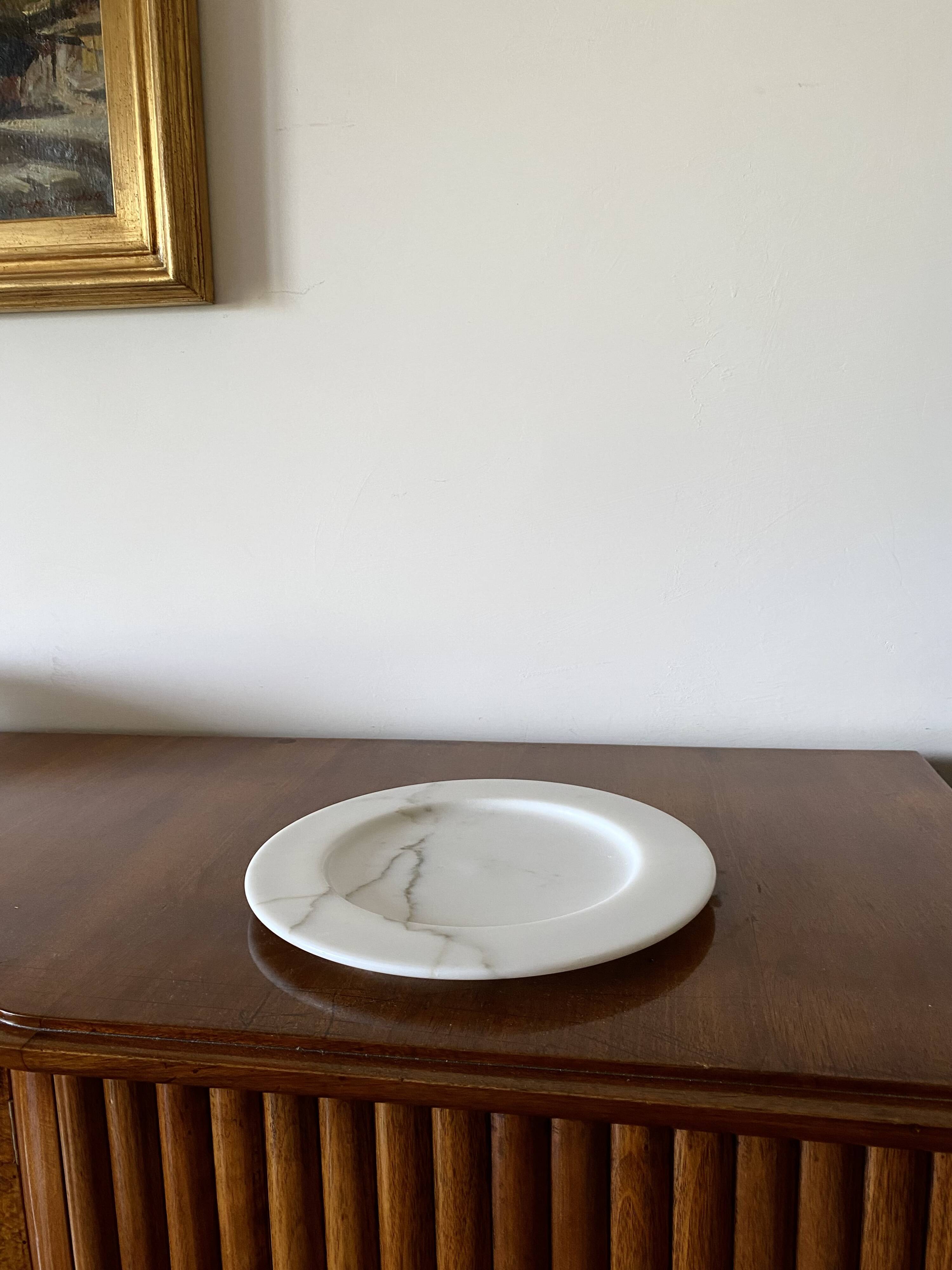 White Carrara marble centerpiece / plate, Up&Up Italy, 1970s