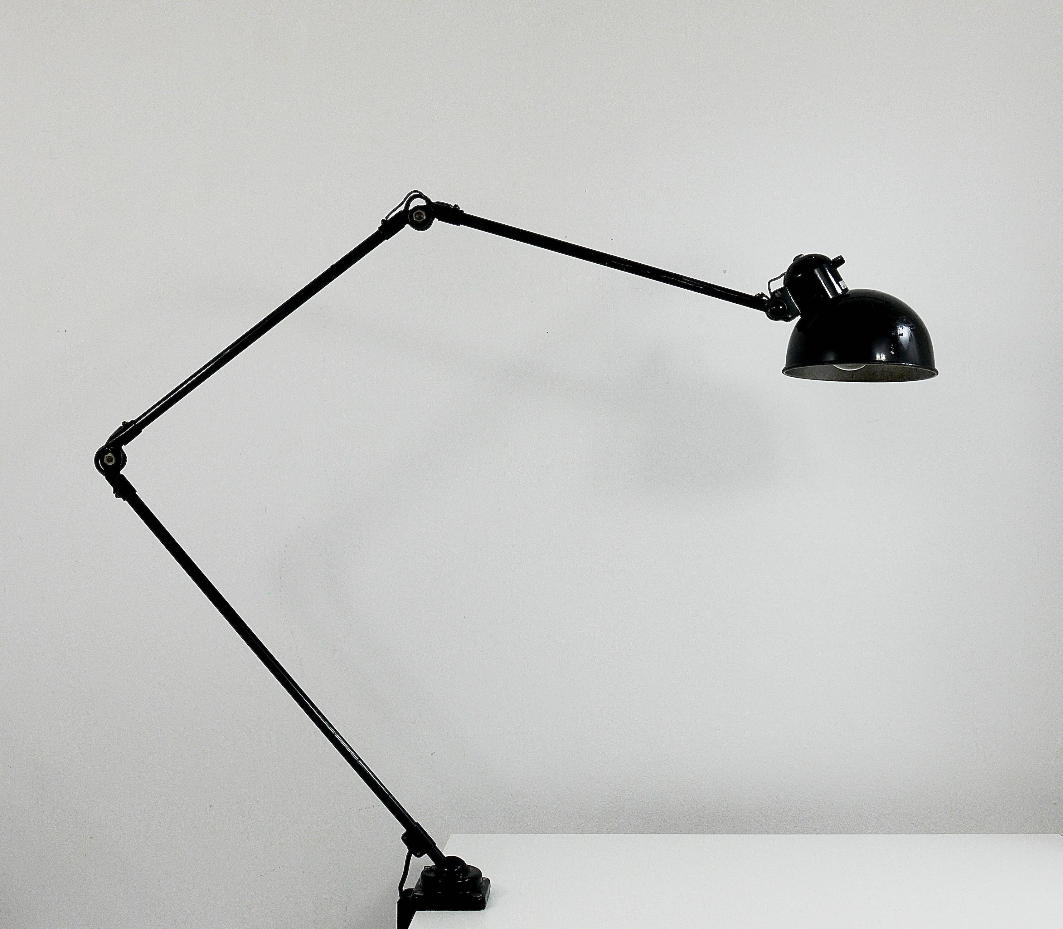 Lampe murale à pince industrielle Bauhaus Christian Dell, Koranda Autriche, années 1930