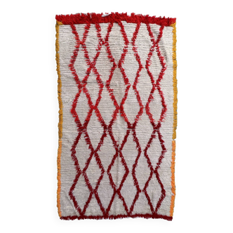 Tapis Marocain blanc et rouge Marmoucha - 168 x 96 cm