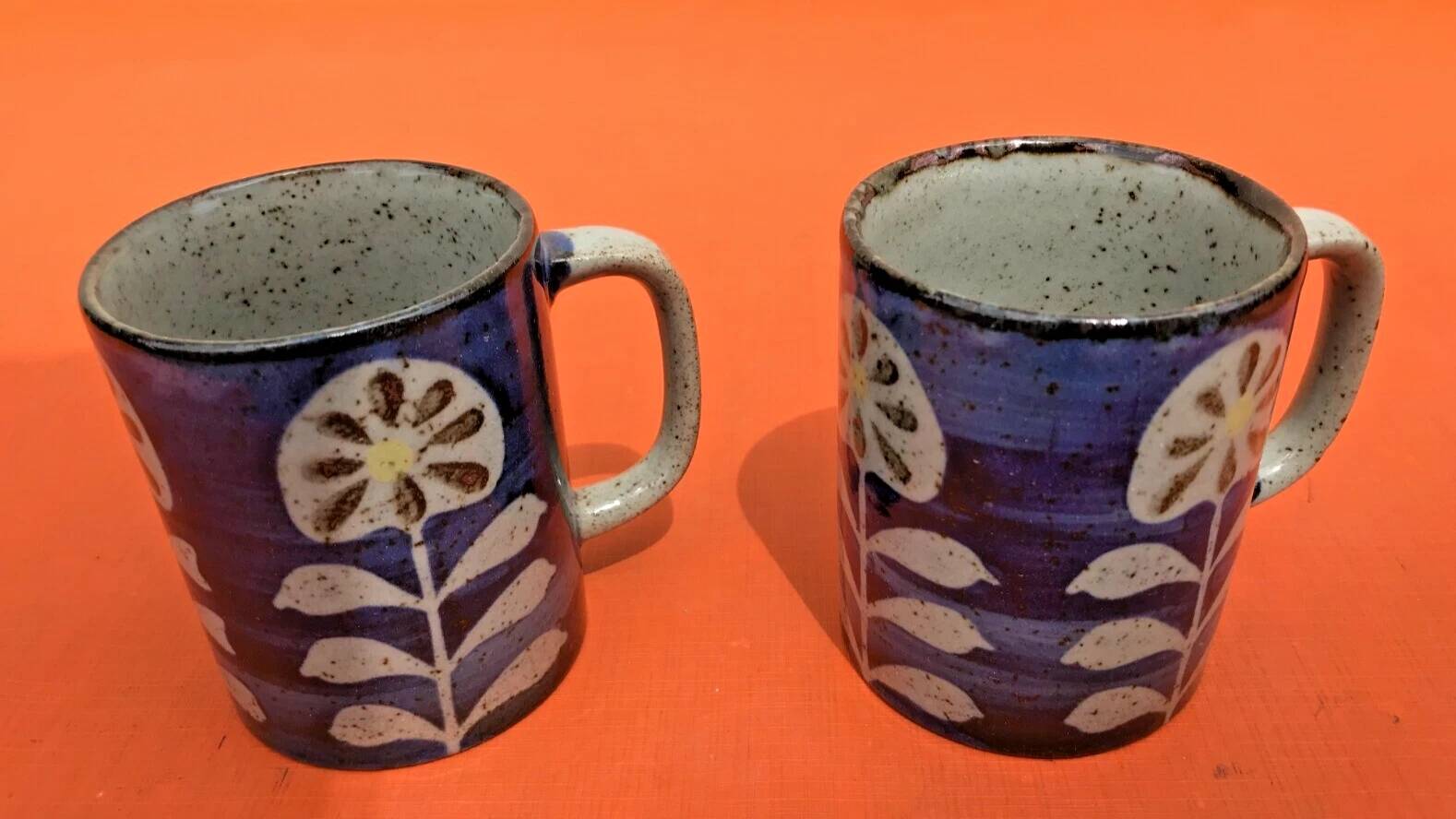 2 Tasses / Mugs   Céramique émaillée Décor floral
