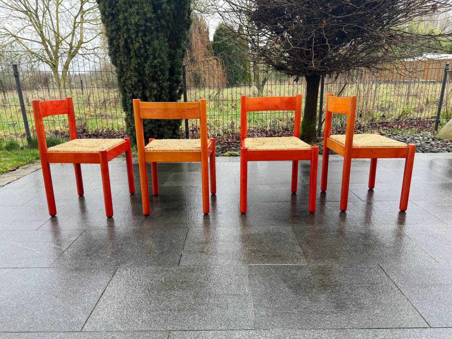 Lot of dining tables and 4 Vico Magistretti chairs from 1960.