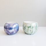 Pots de fleurs vert et violet