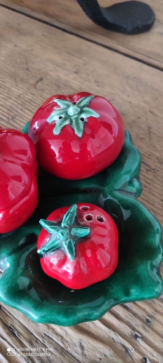 Ensemble poivrière, salière et pot a moutarde vintage