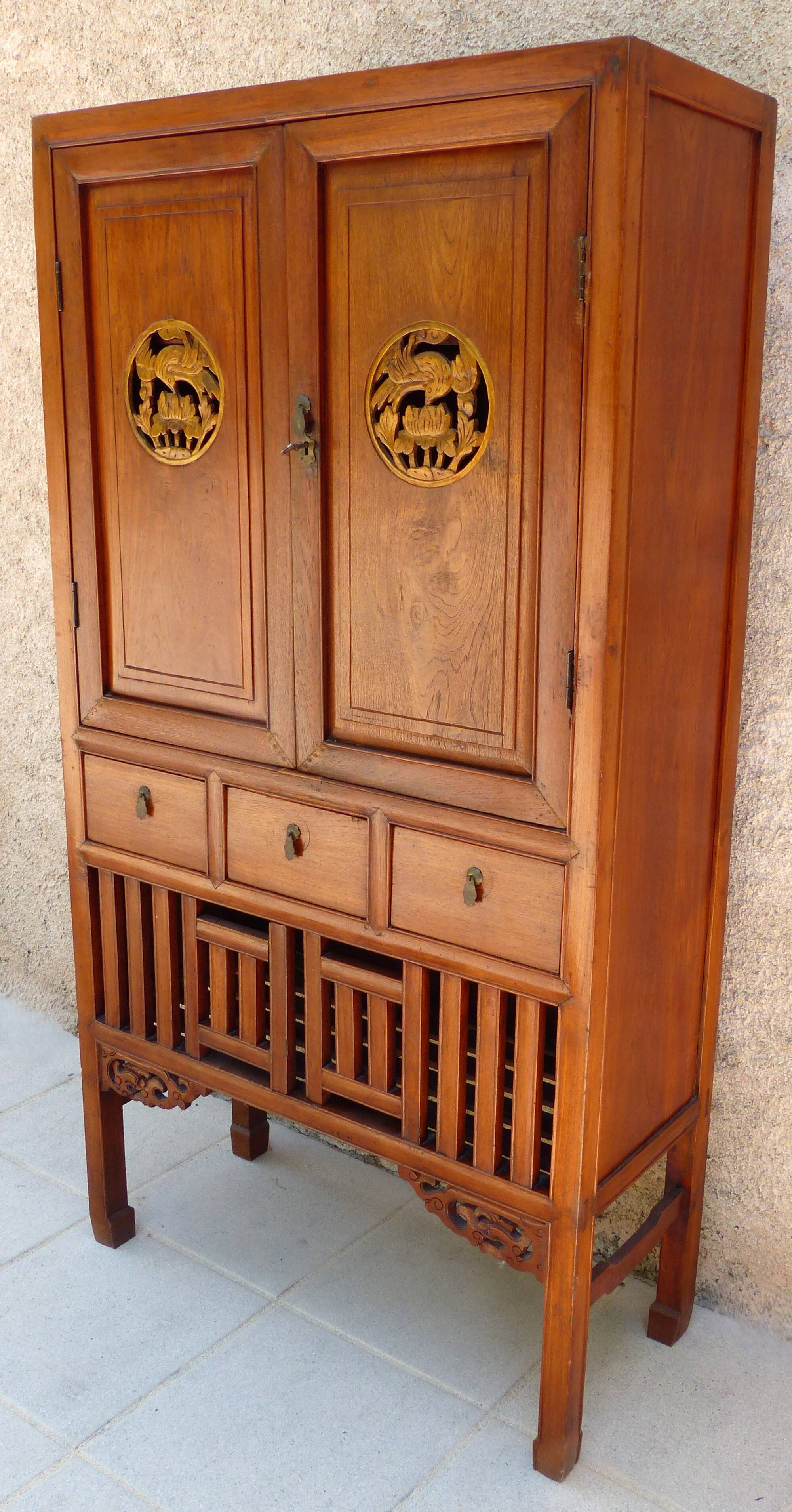 Antique Asian wardrobe in solid wood – Indonesia / Java