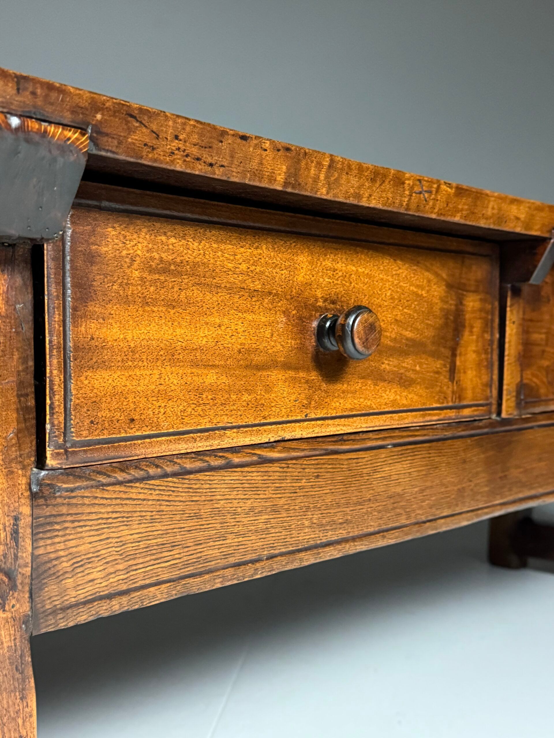 Table basse espagnole du 19ème siècle