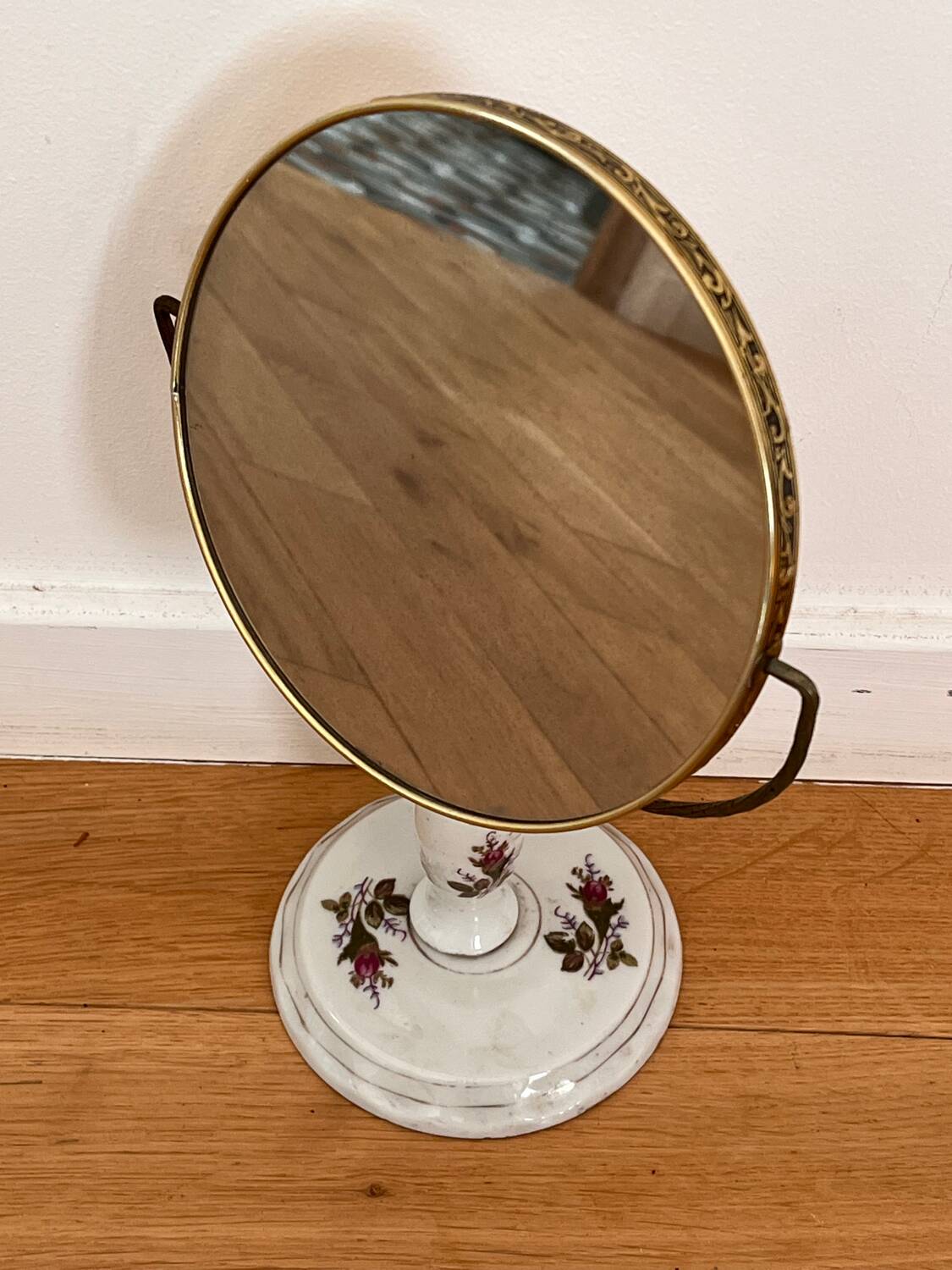 Porcelain standing mirror