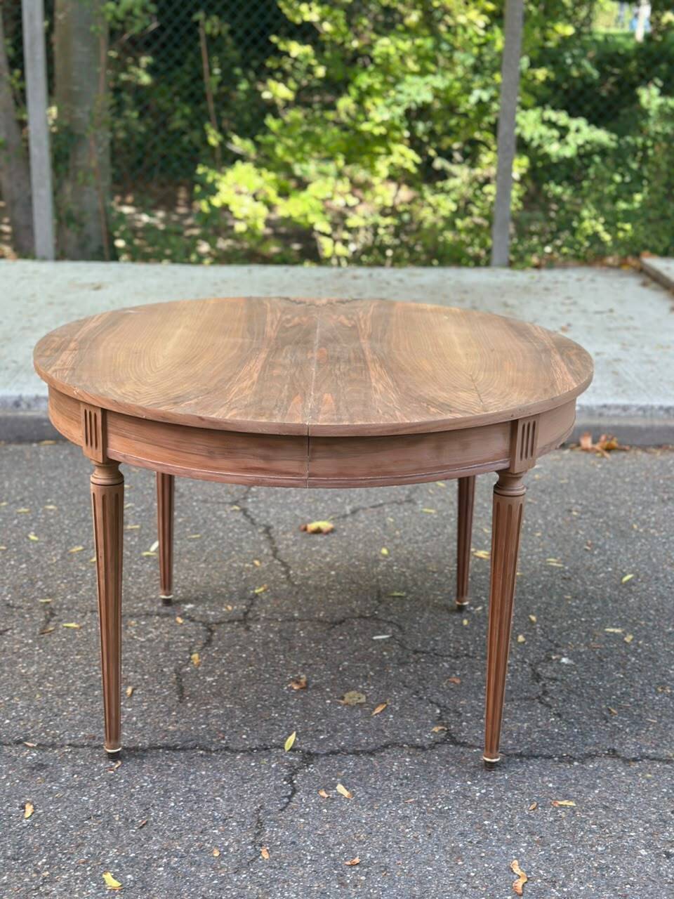 Round extendable dining table Louis XVI stripped in walnut 1960 190cm