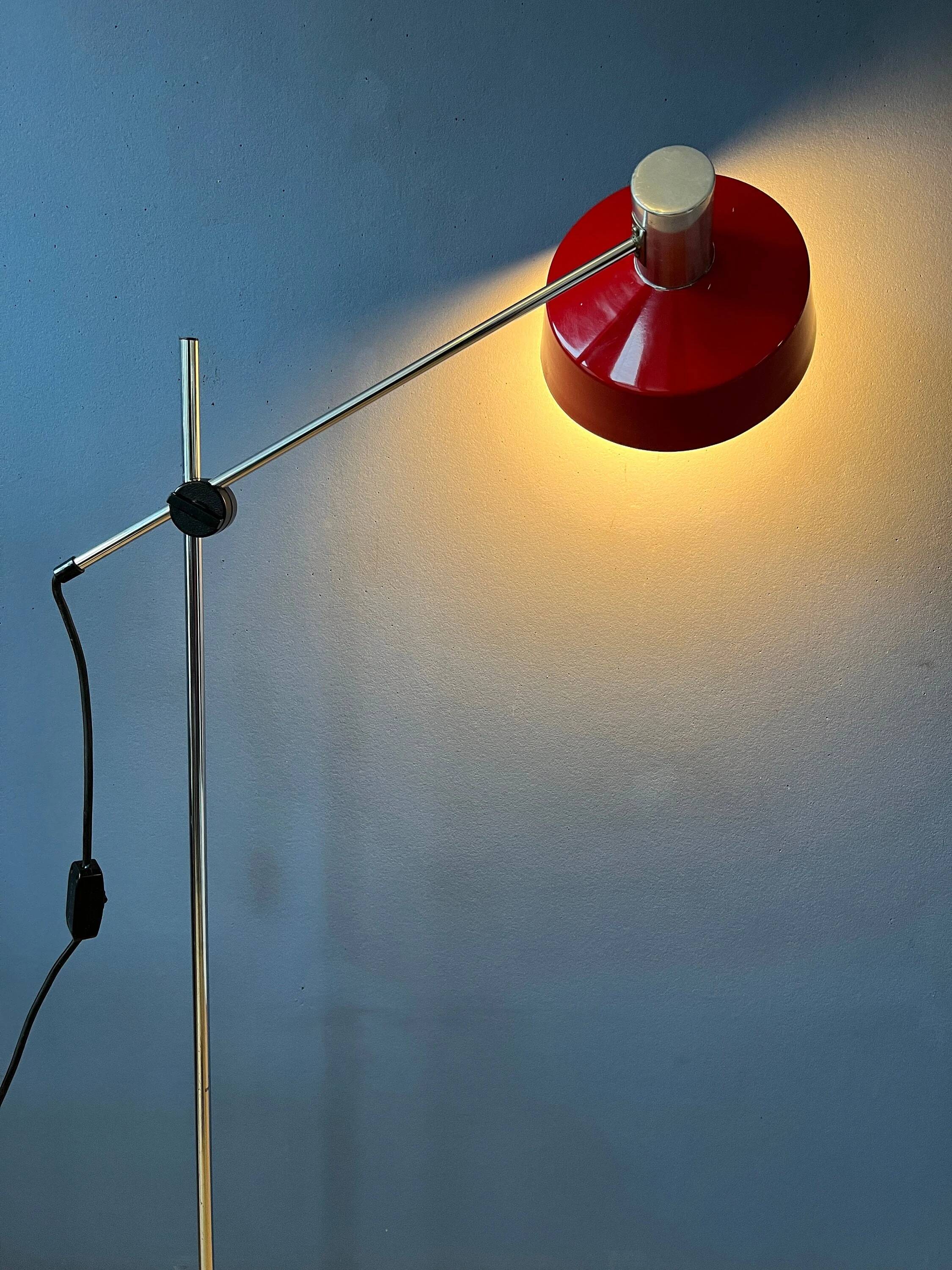 Adjustable red floor lamp in the style of Hoogervorst.