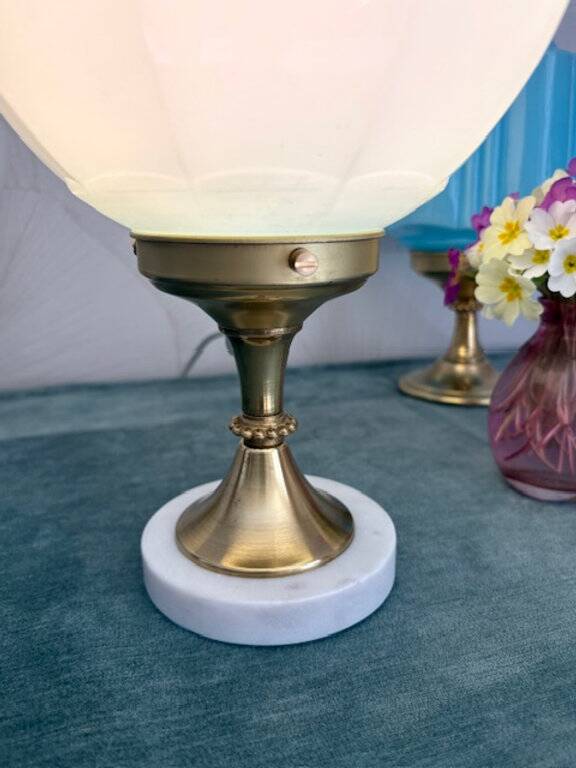 Lampe art déco 1930 avec globe en opaline bleu