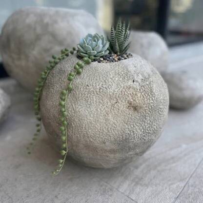 Minami - artisanal pot in mineral cement – Wabi-Sabi style