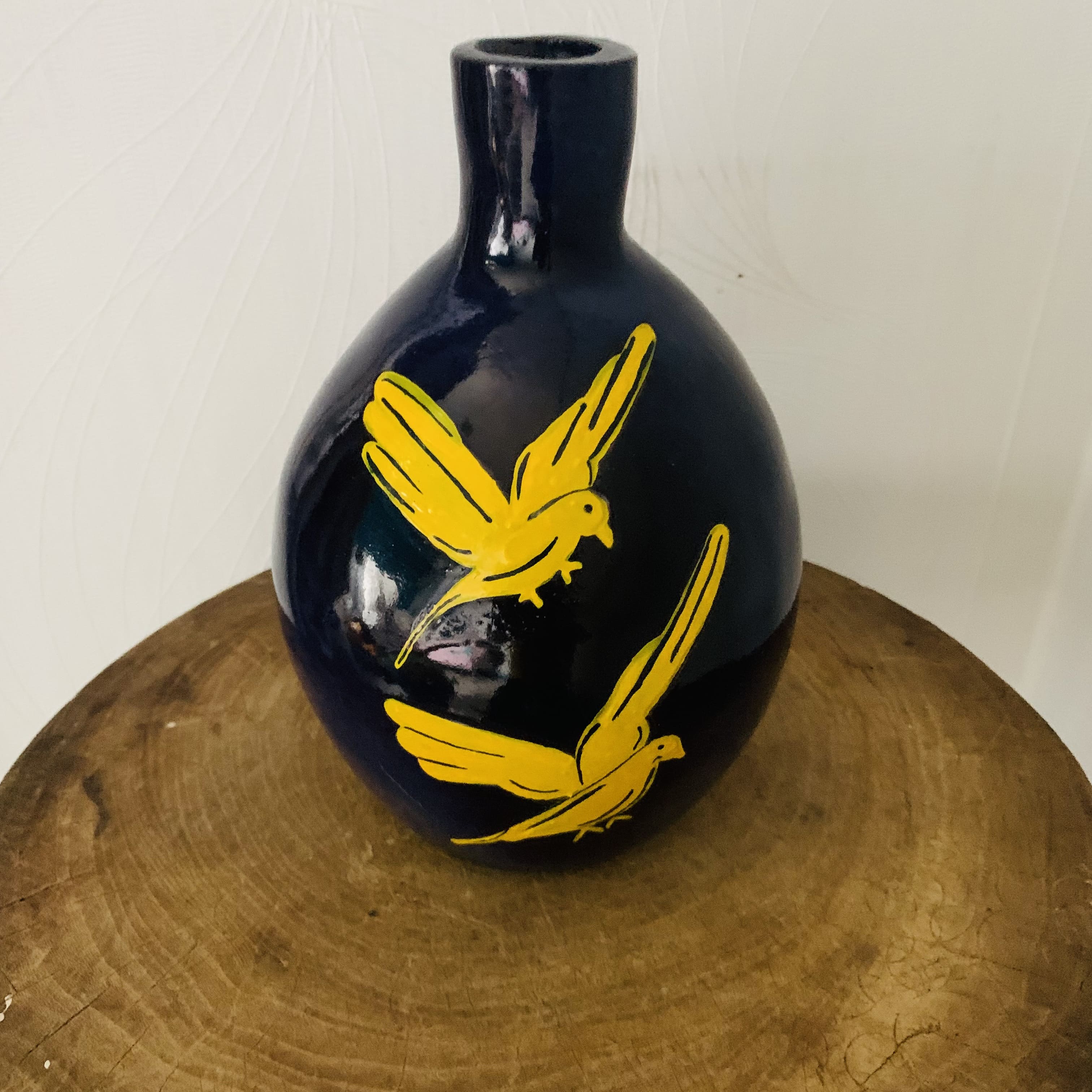 Ceramic vase decorated with birds