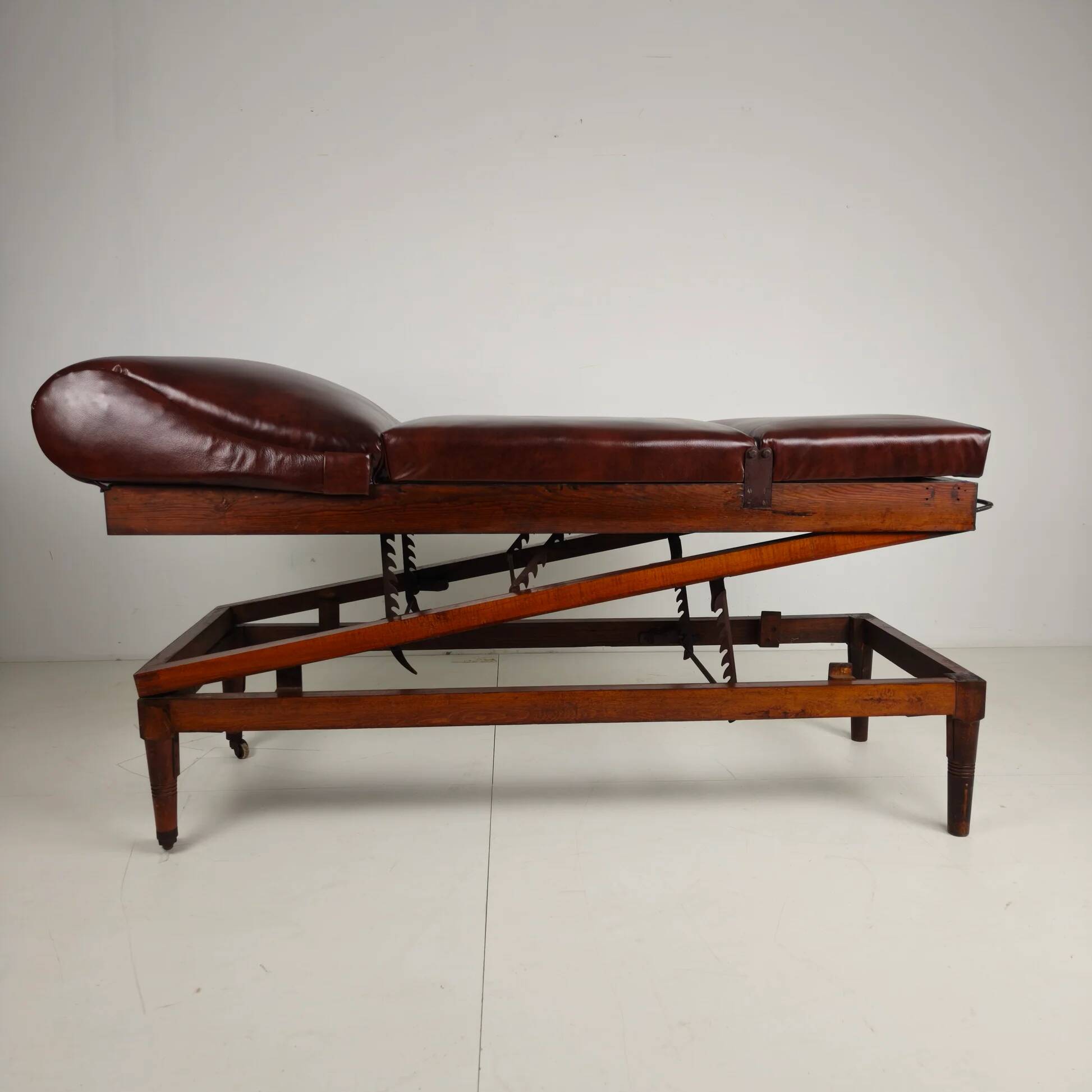 Lit d'hôpital militaire anglais antique – 19e siècle