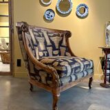 Armchair in a wooden confessional style with black and beige cotton.