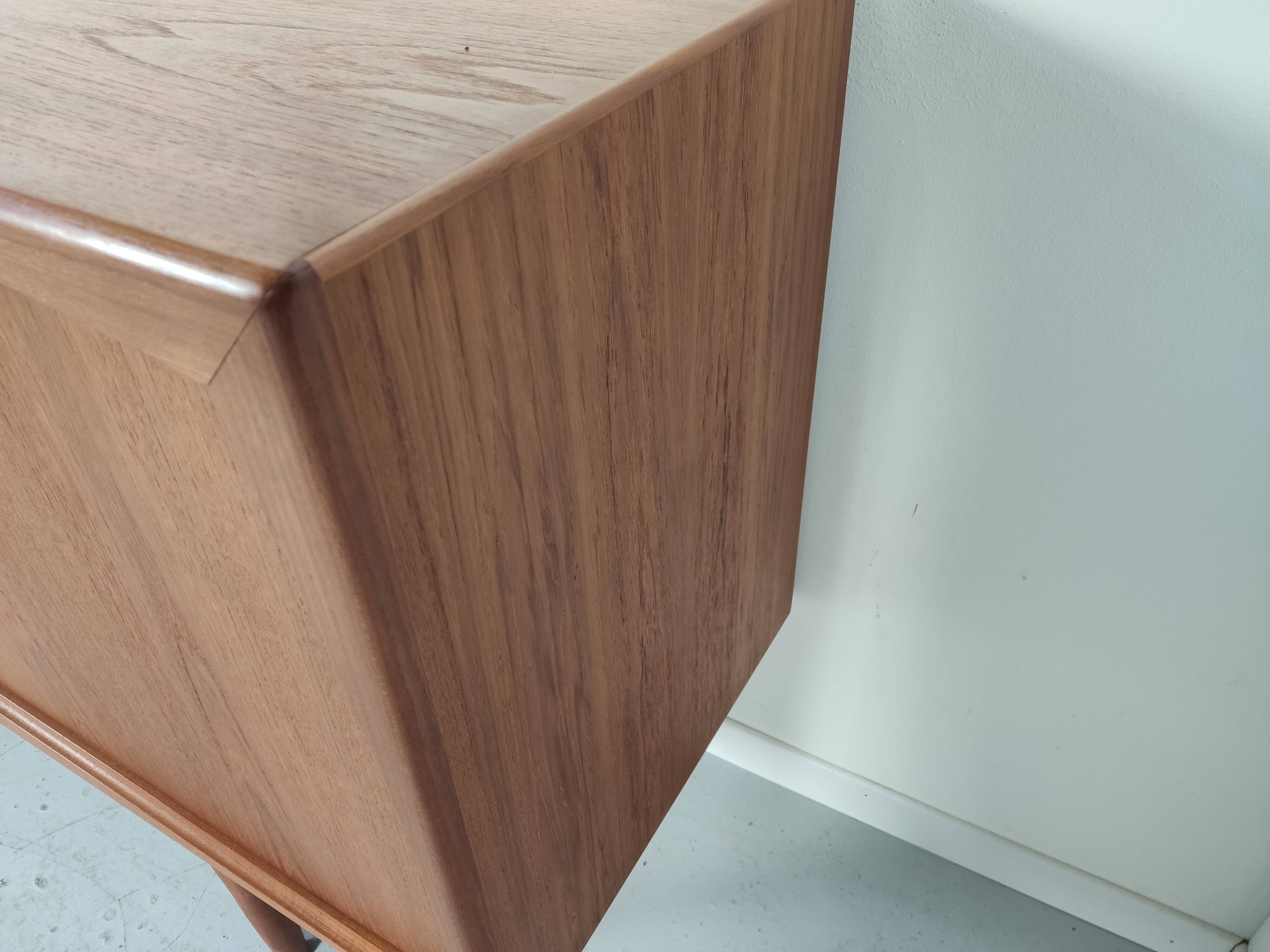 Scandinavian teck line RT Màbel model 272, 60s